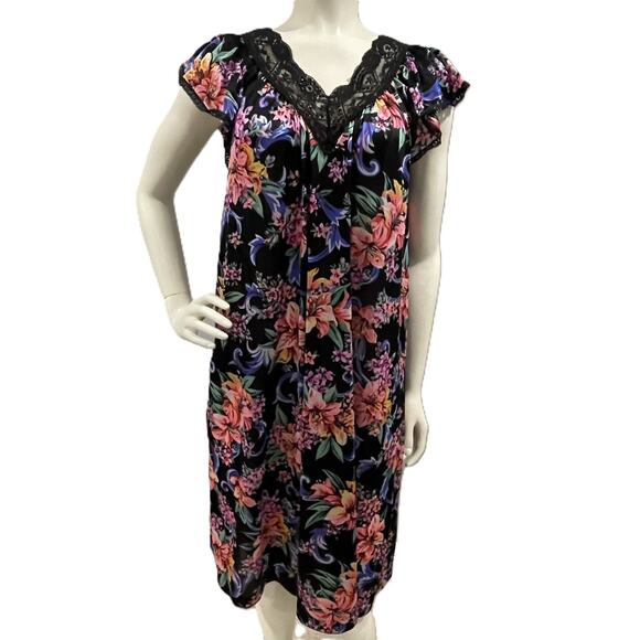 VTG Vanity Fair Floral Nylon Nightgown M Black Pink Lace Trim Made in USA‎ - Picture 1 of 15